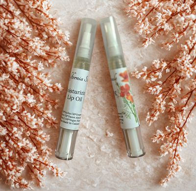 Moisturizing Lip Oil and Lip Gloss