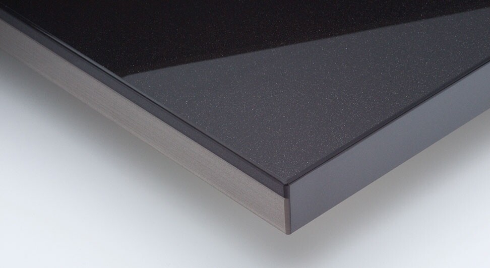 Reflekt- Metallic Black