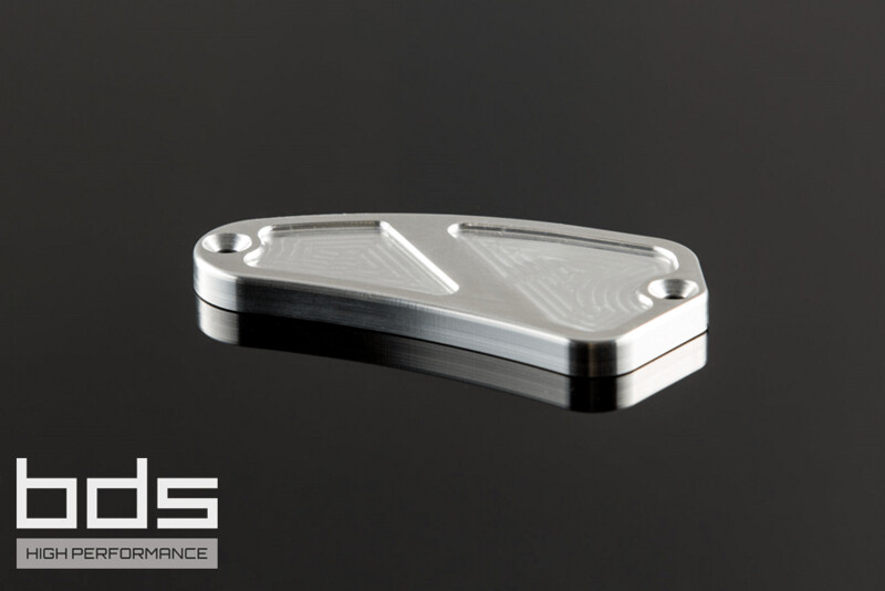 Brake and clutch reservoir cover Brake and clutch reservoir cover