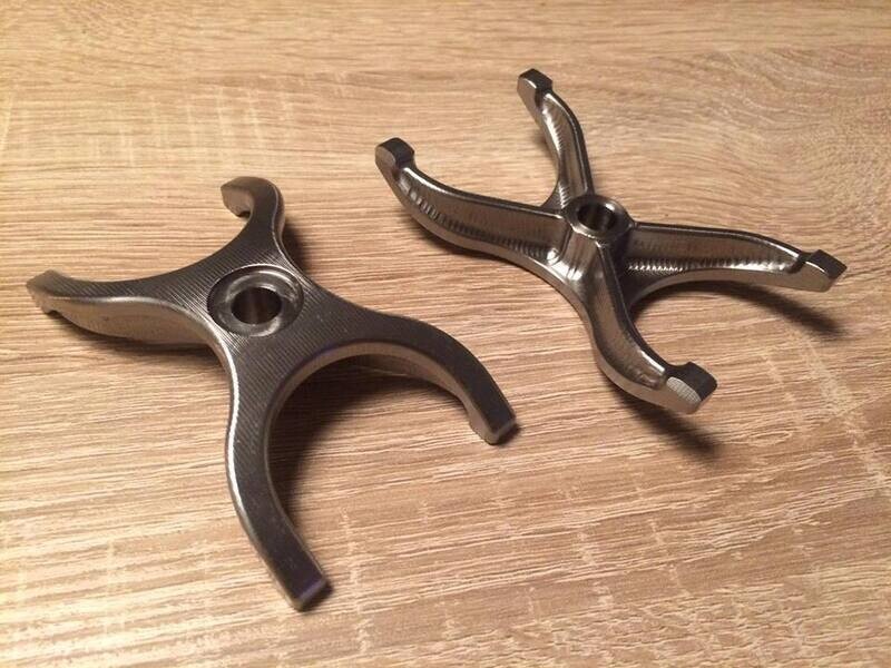 Titanium Exhaust Manifold Bracke Titanium Exhaust Manifold Bracke