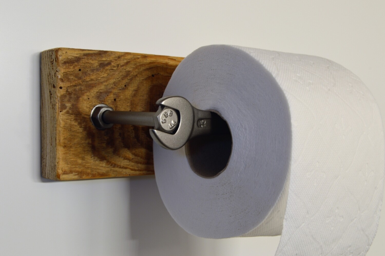 Toilettenpapierhalter im Industrie-Look