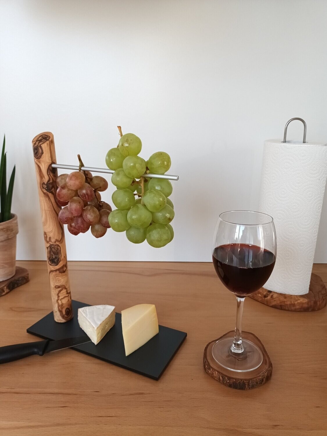 Käse-Servierbrett mit Trauben / Bananenbügel