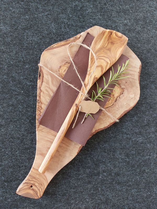 Olivenholzbrett mit Kochlöffel Olivenholzbrett mit Kochlöffel