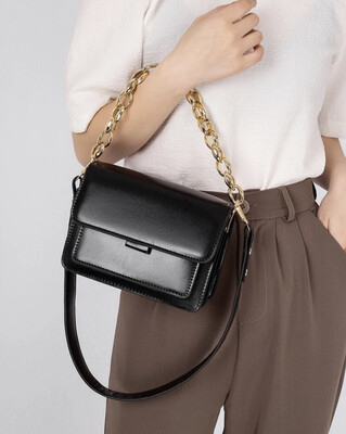 Minimalist Flap Chain Bag
