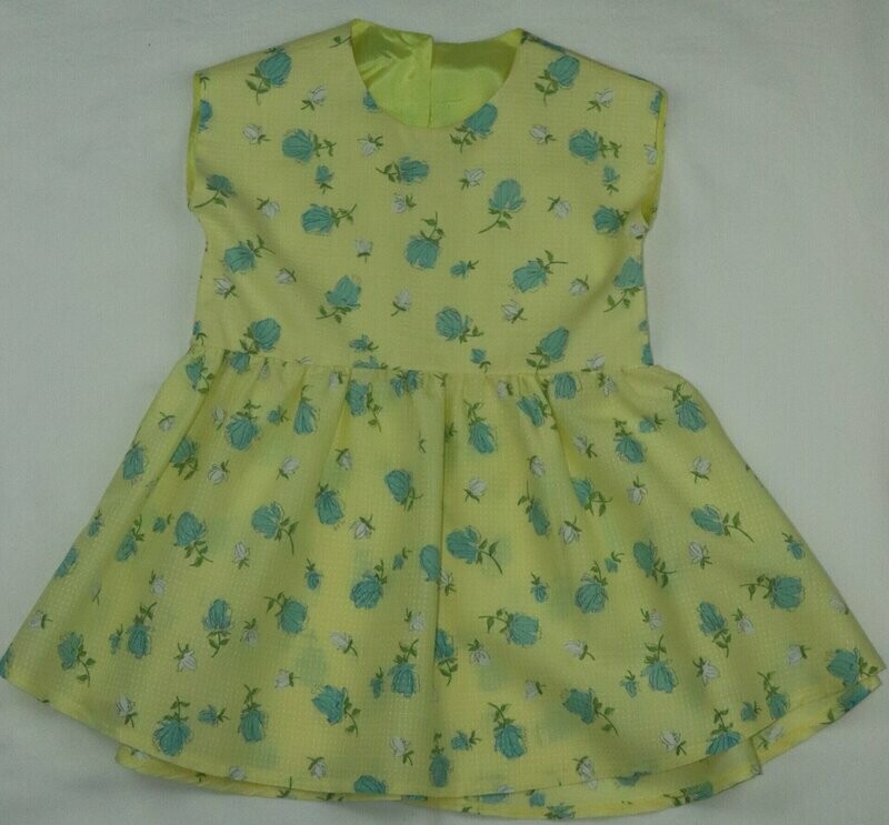 Eiweny Kleid mit Tellerrock gelb mit Streublümchen Eiweny Kleid mit Tellerrock gelb mit Streublümchen