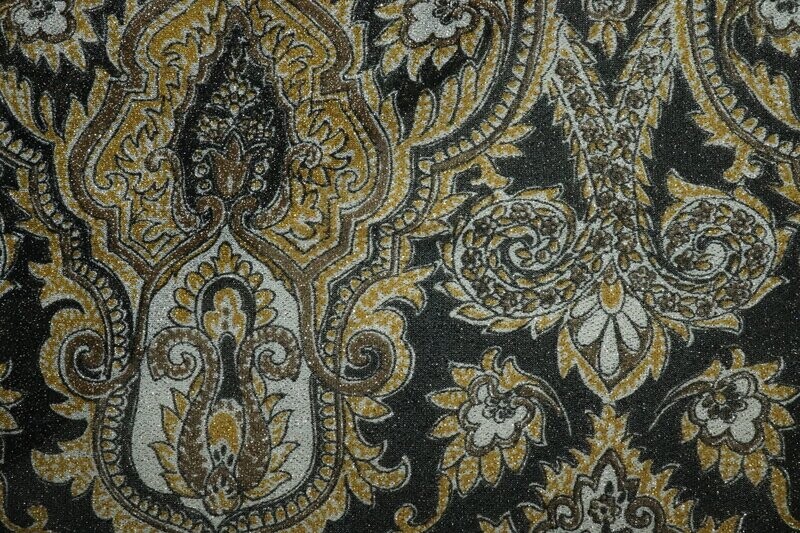 Ornamente mit viel Goldfaden Ornamente mit viel Goldfaden