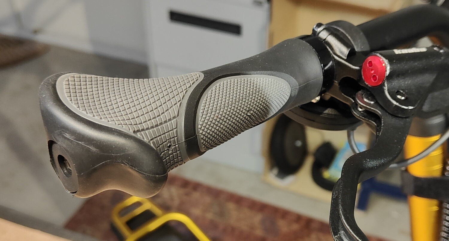 Performance Handlebar Grips for eScooter Heavy Anti Slip Rubber for eScooters Deemount Meetlocks