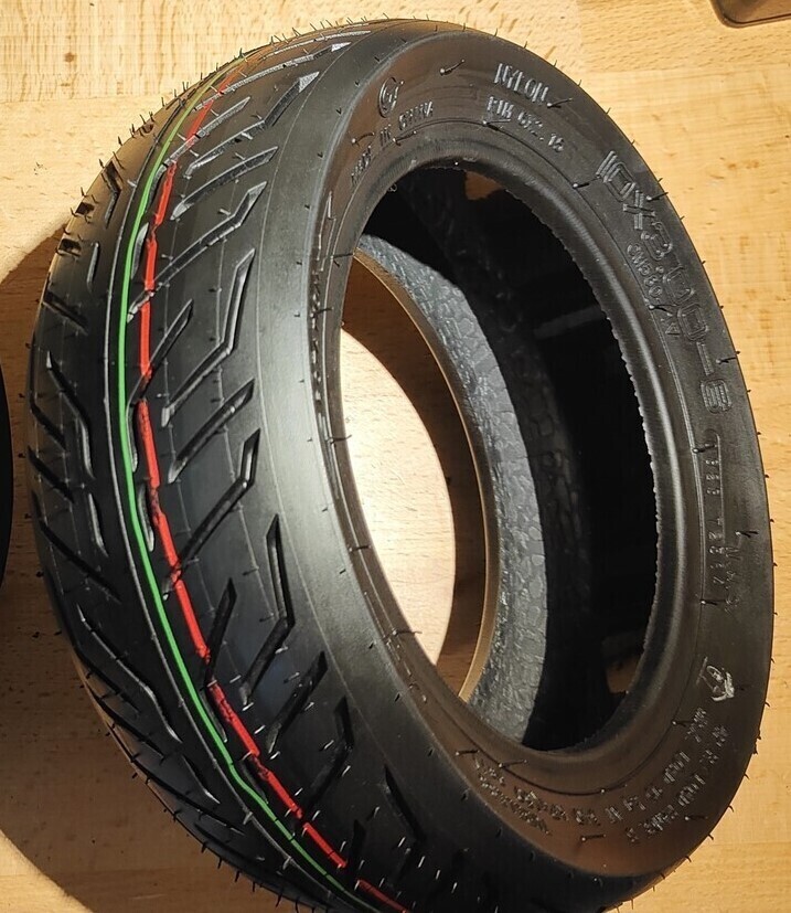 CST 10x3.00-6 (10x3 10&quot;) &quot;Performance Road&quot; Self-Healing Tyre (Red / Green line, tubeless)