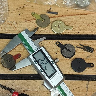 Round Slotted Large Tail 22.5mm Brake Pad