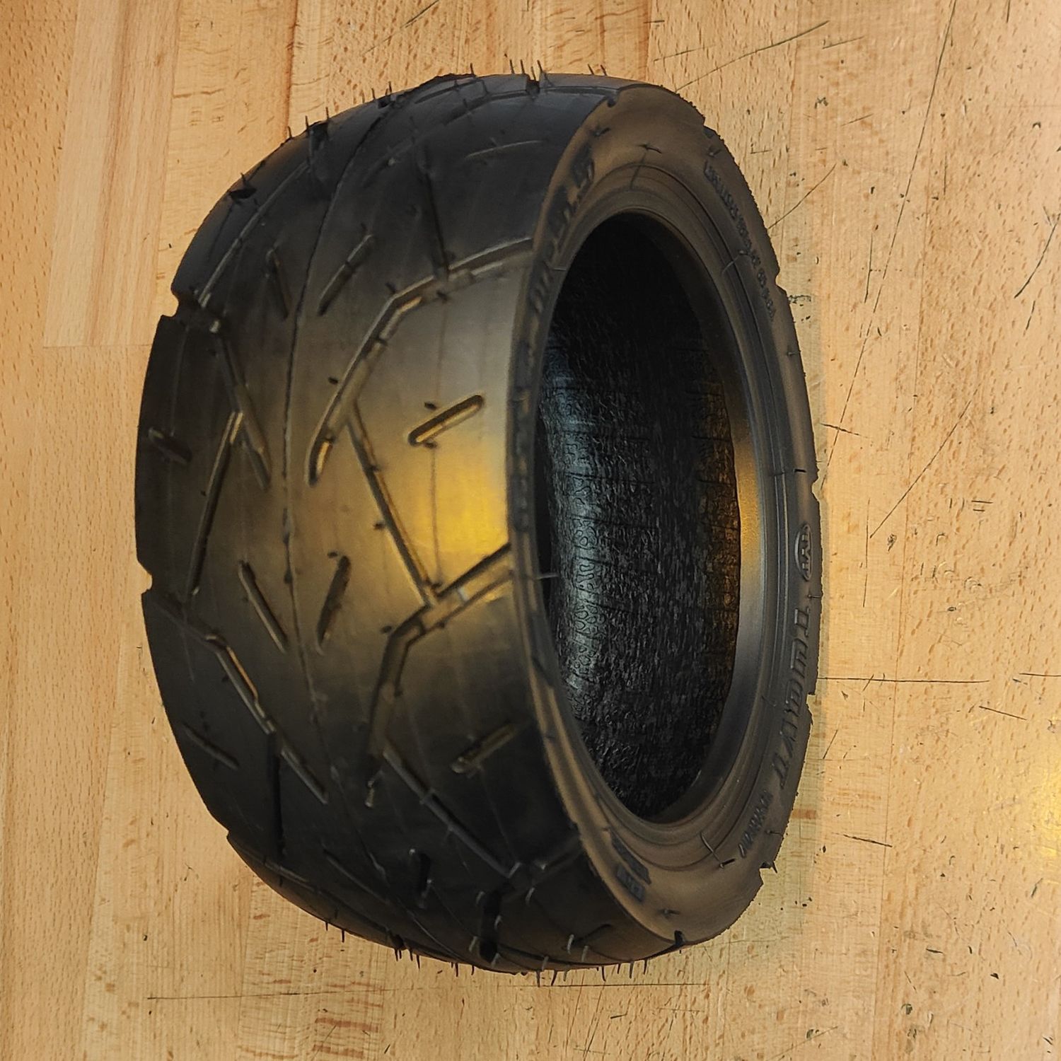 8x3.0-5.5 / 200x85 Tyre (tubeless) [Langfeite / Tuovt TD-8031]
