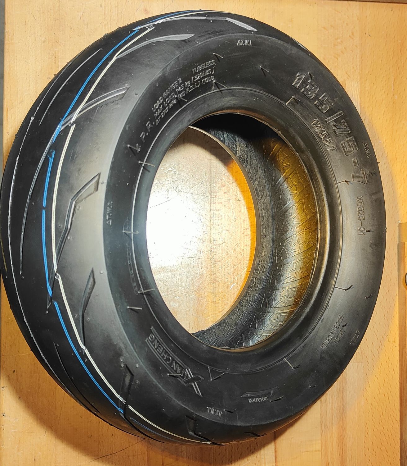 Xuancheng 135/75-7 (13x5.5-7) Road Tyre (tubeless) [X8023]