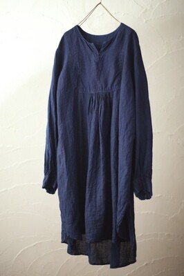 丸裾リネンブラウス Linen pull-over blouse 「藍/Indigo」