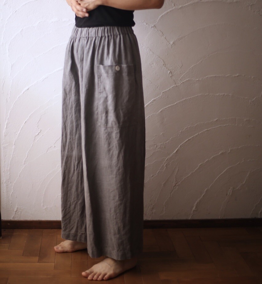 Wide-leg linen pants: persimmon tannin.