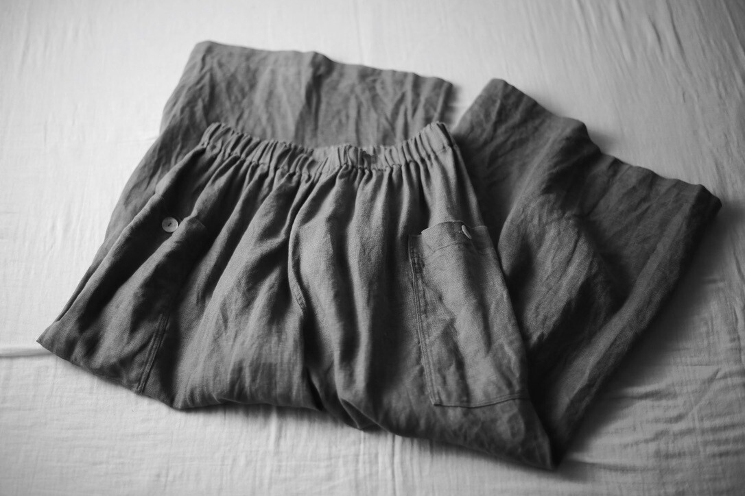 Wide-leg linen pants:  墨/Charcoal