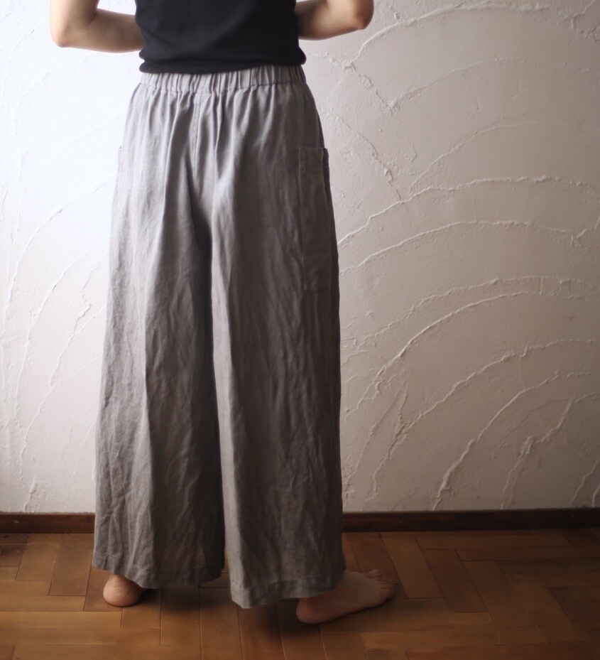 Wide-leg linen pants: persimmon tannin.