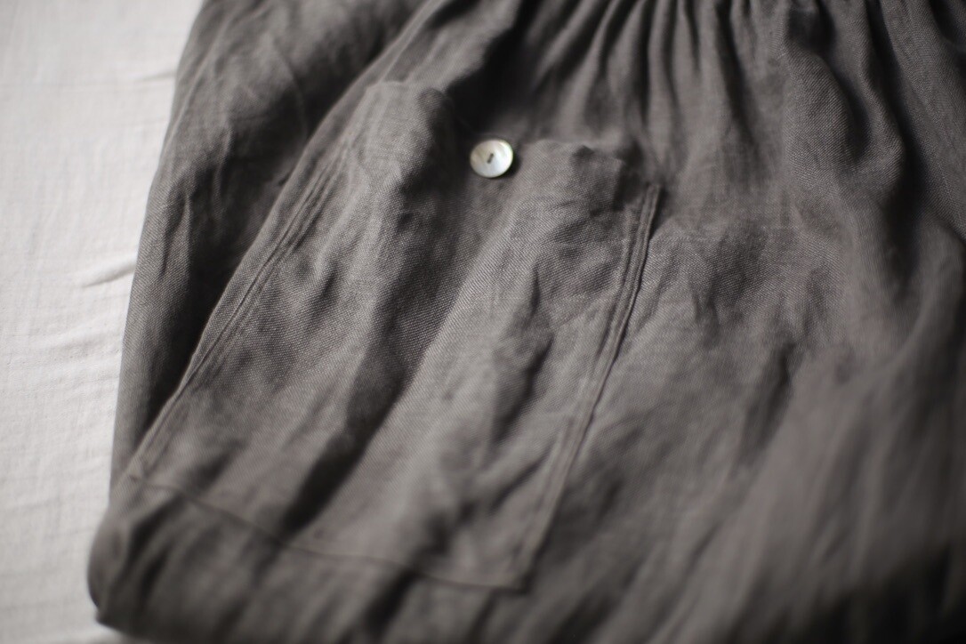 Wide-leg linen pants:  墨/Charcoal