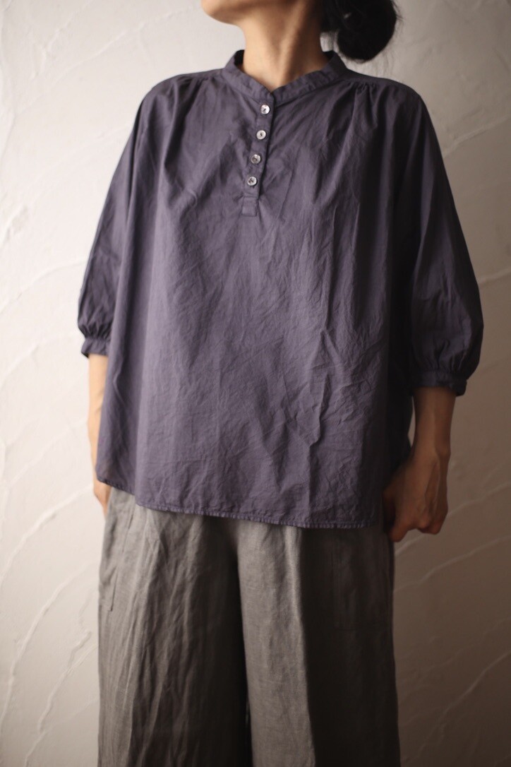 Organic cotton blouse. Color: Deep indigo