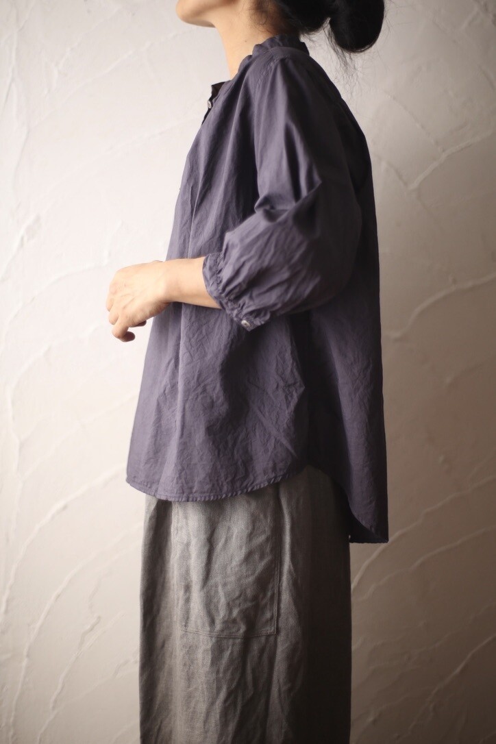 Organic cotton blouse. Color: Deep indigo