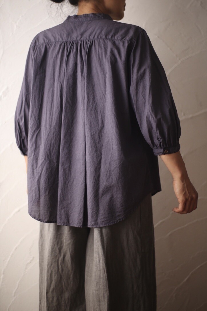 Organic cotton blouse. Color: Deep indigo