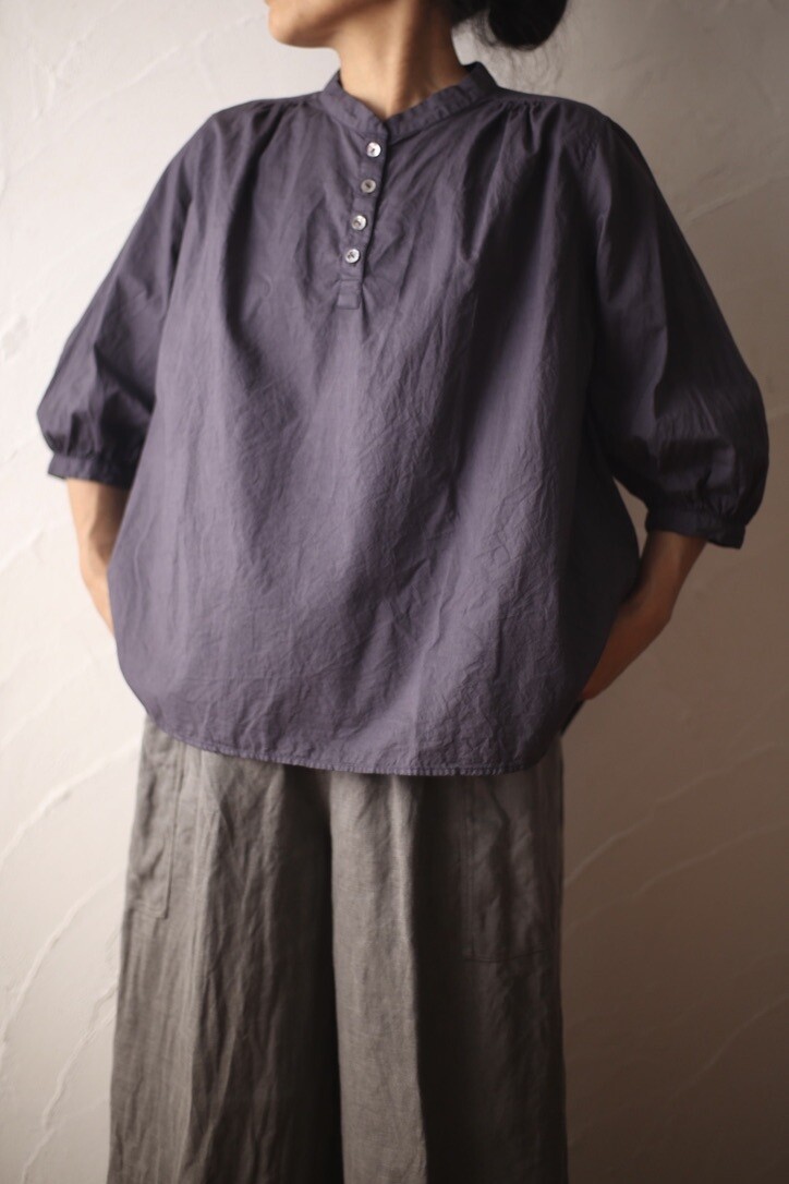 Organic cotton blouse. Color: Deep indigo
