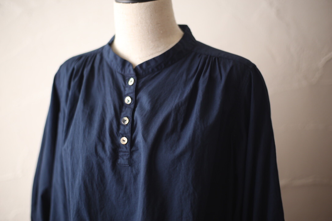 Organic cotton blouse. Color: Navy