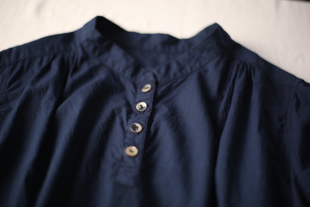 Organic cotton blouse. Color: Navy