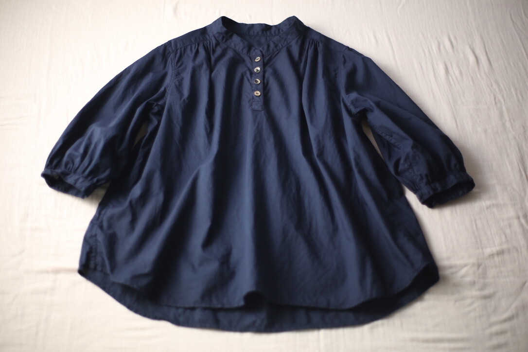 Organic cotton blouse. Color: Navy