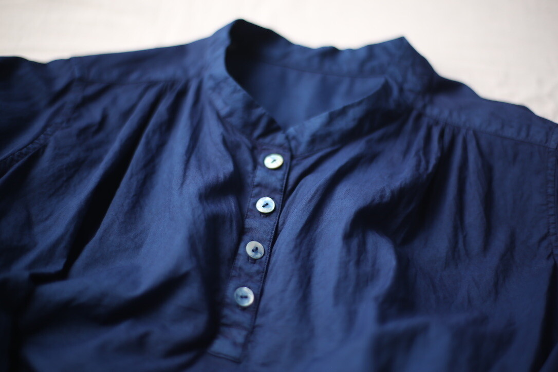 Organic cotton blouse. Color: Indigo