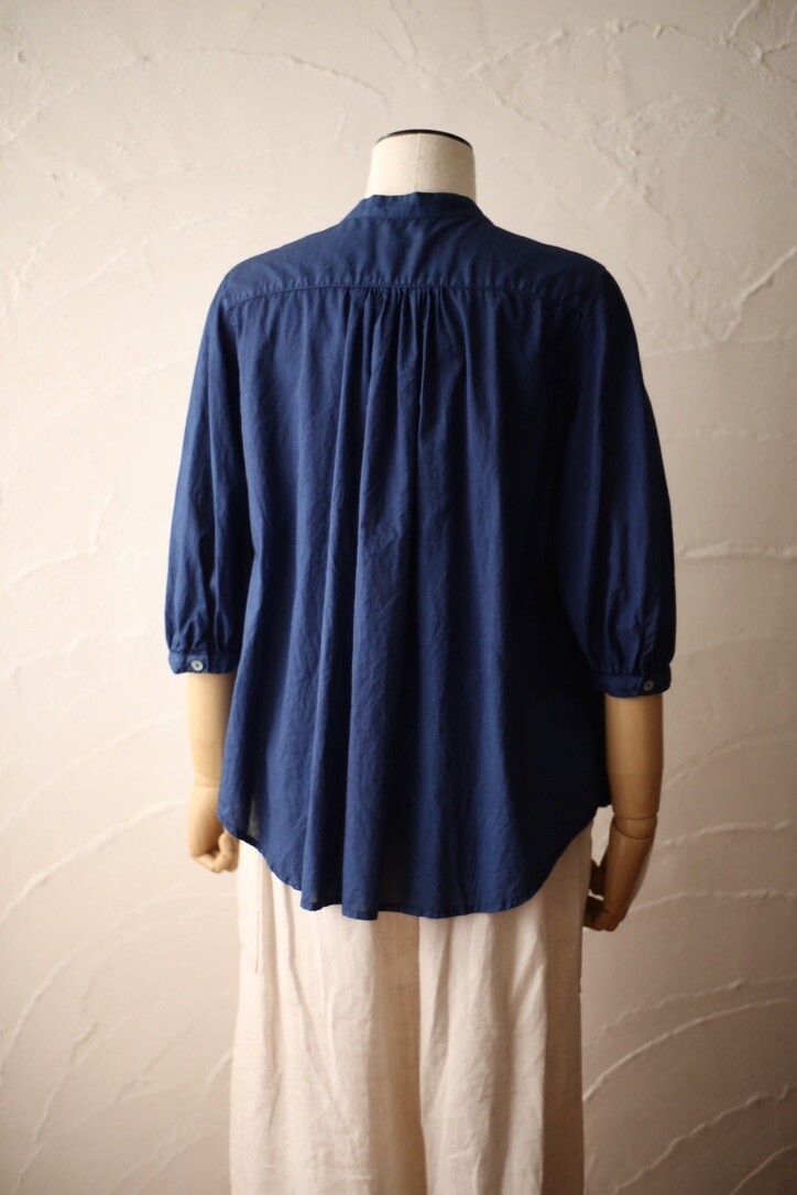 Organic cotton blouse. Color: Indigo
