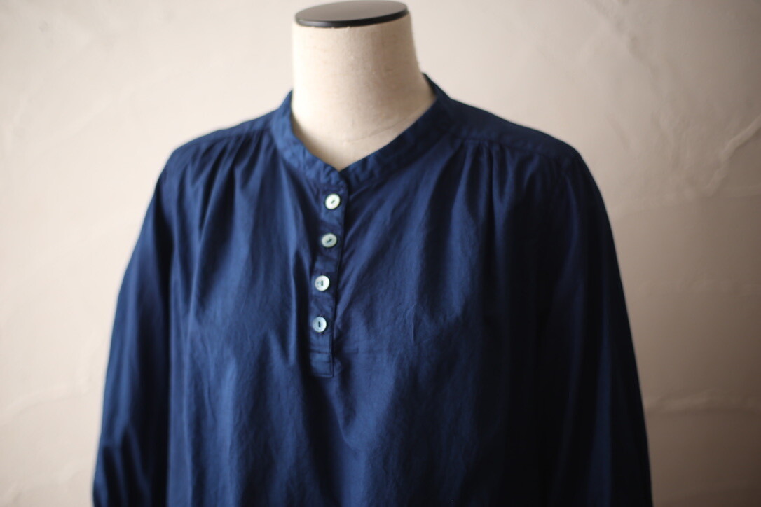 Organic cotton blouse. Color: Indigo