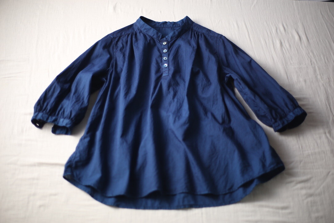 Organic cotton blouse. Color: Indigo