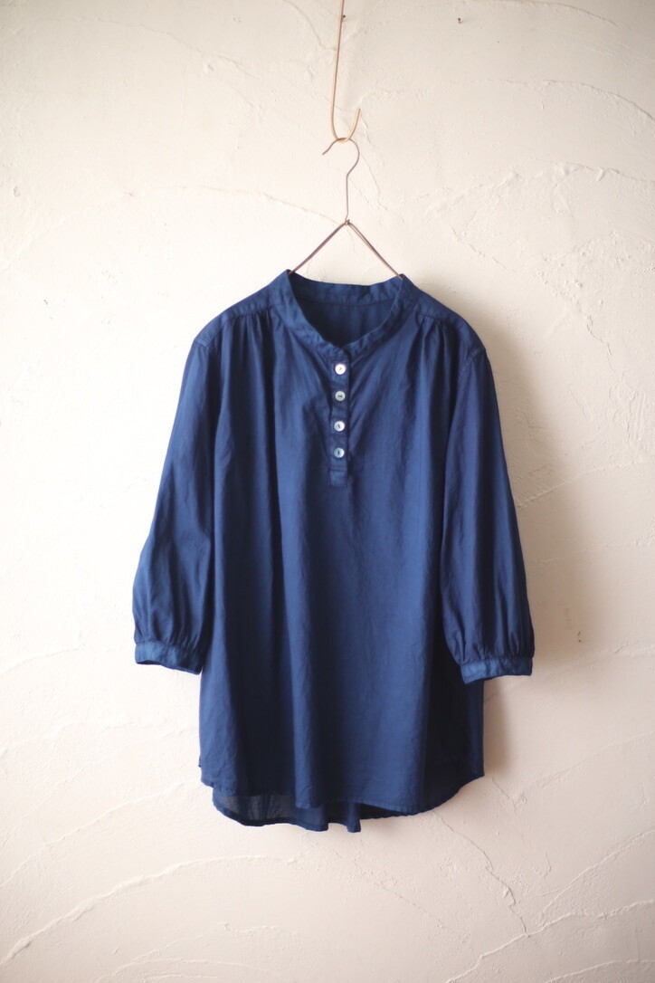 Organic cotton blouse. Color: Indigo