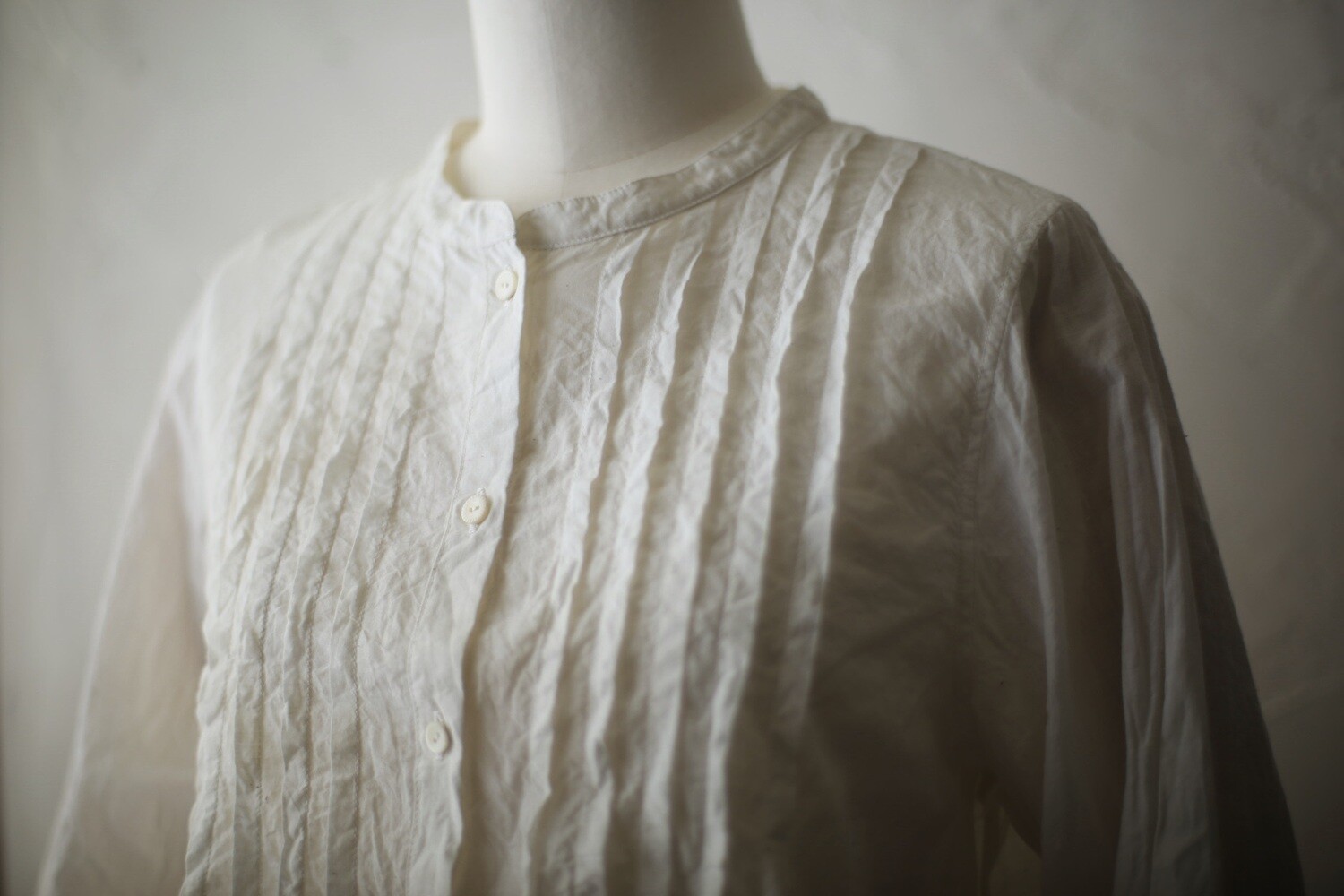 カディコットン カウント100 ピンタックブラウス/Khadi cotton pin-tucked blouse「ミルク/Milk」