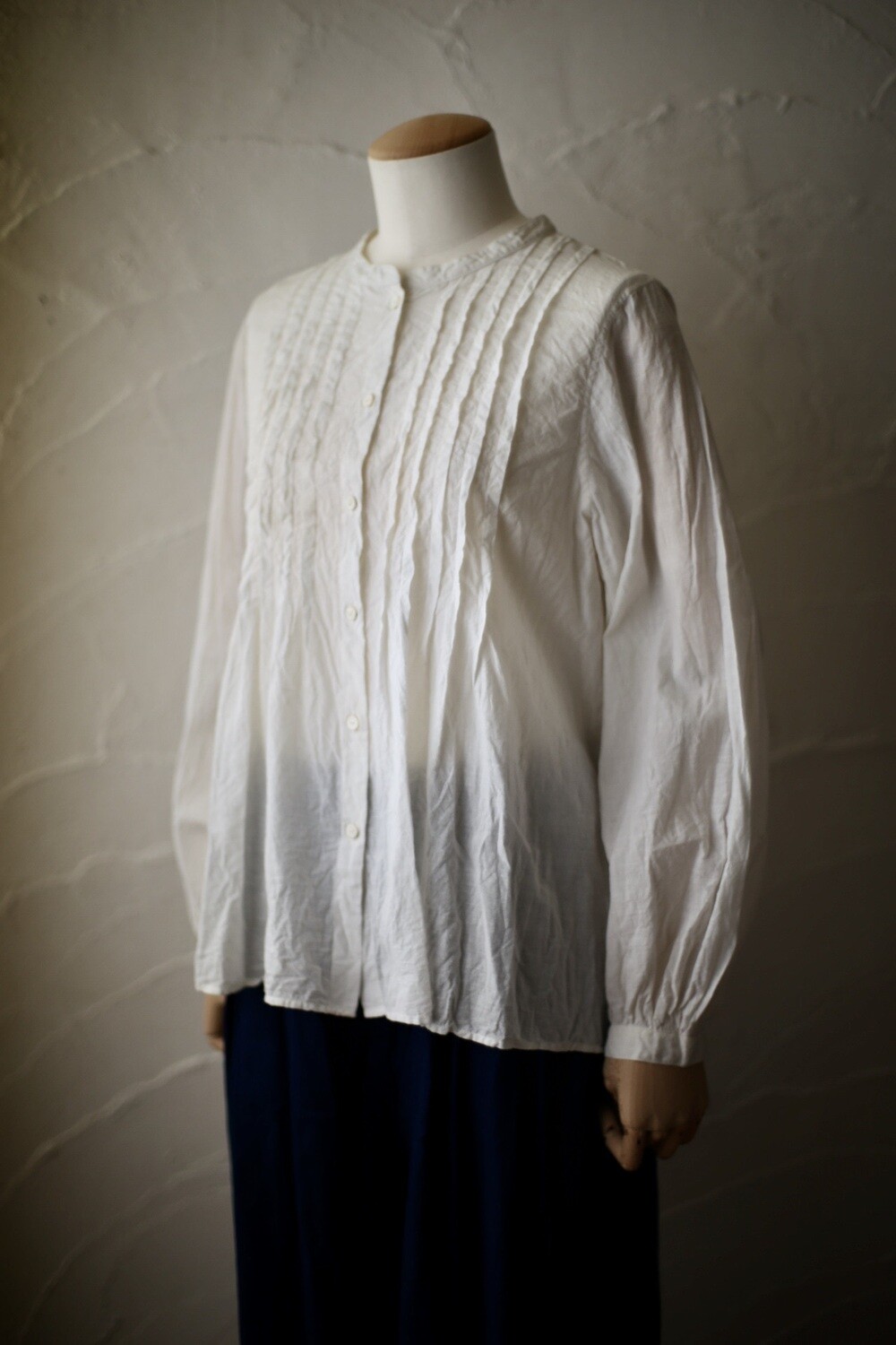 カディコットン カウント100 ピンタックブラウス/Khadi cotton pin-tucked blouse「ミルク/Milk」