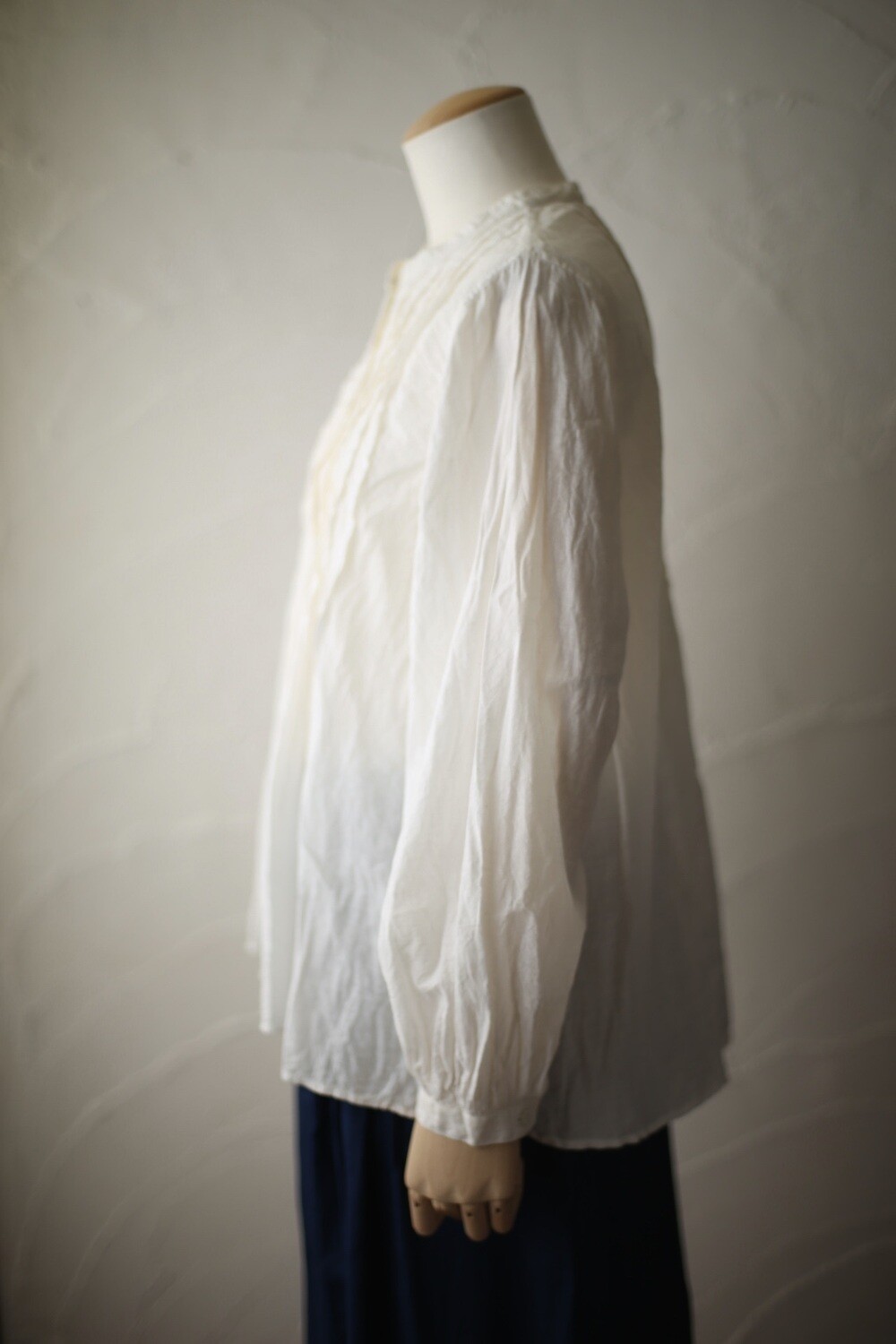 カディコットン カウント100 ピンタックブラウス/Khadi cotton pin-tucked blouse「ミルク/Milk」