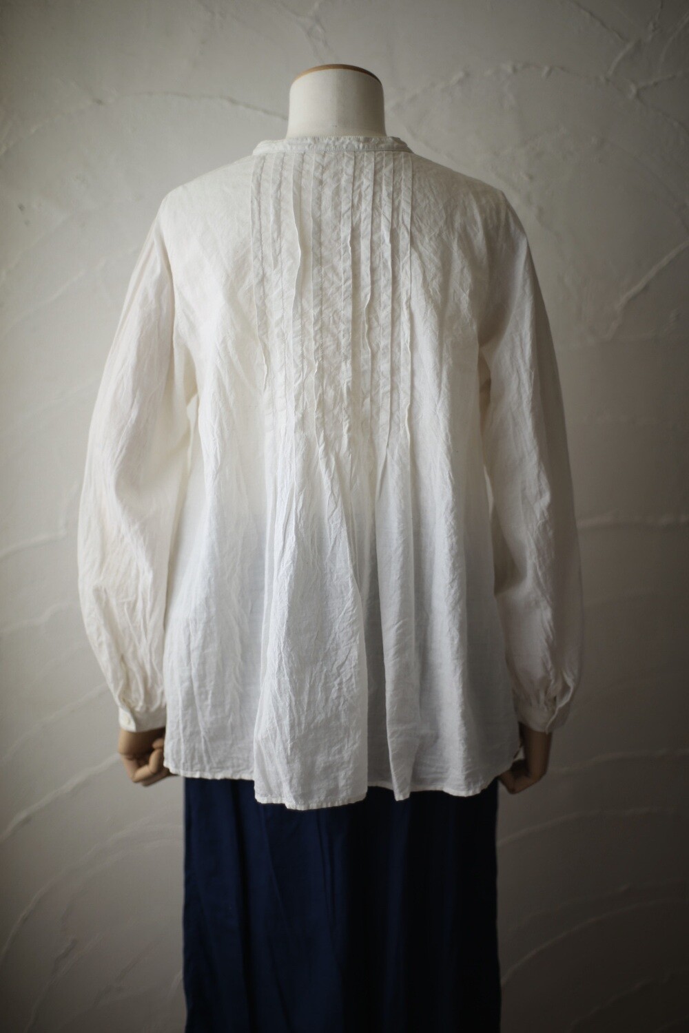 カディコットン カウント100 ピンタックブラウス/Khadi cotton pin-tucked blouse「ミルク/Milk」