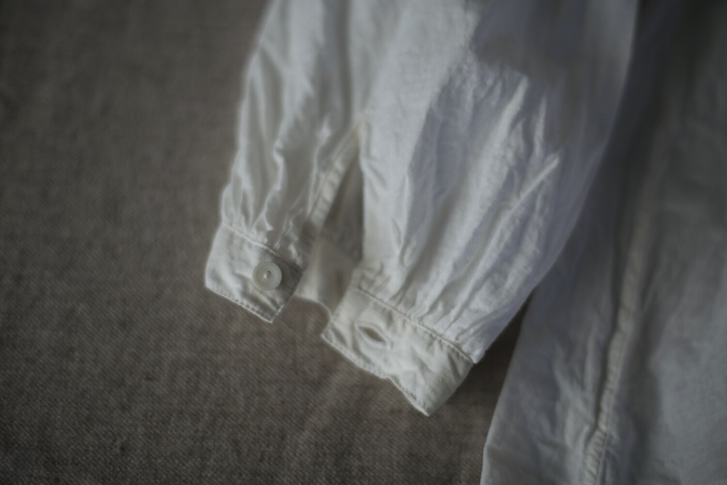 カディコットン カウント100 ピンタックブラウス/Khadi cotton pin-tucked blouse「ミルク/Milk」
