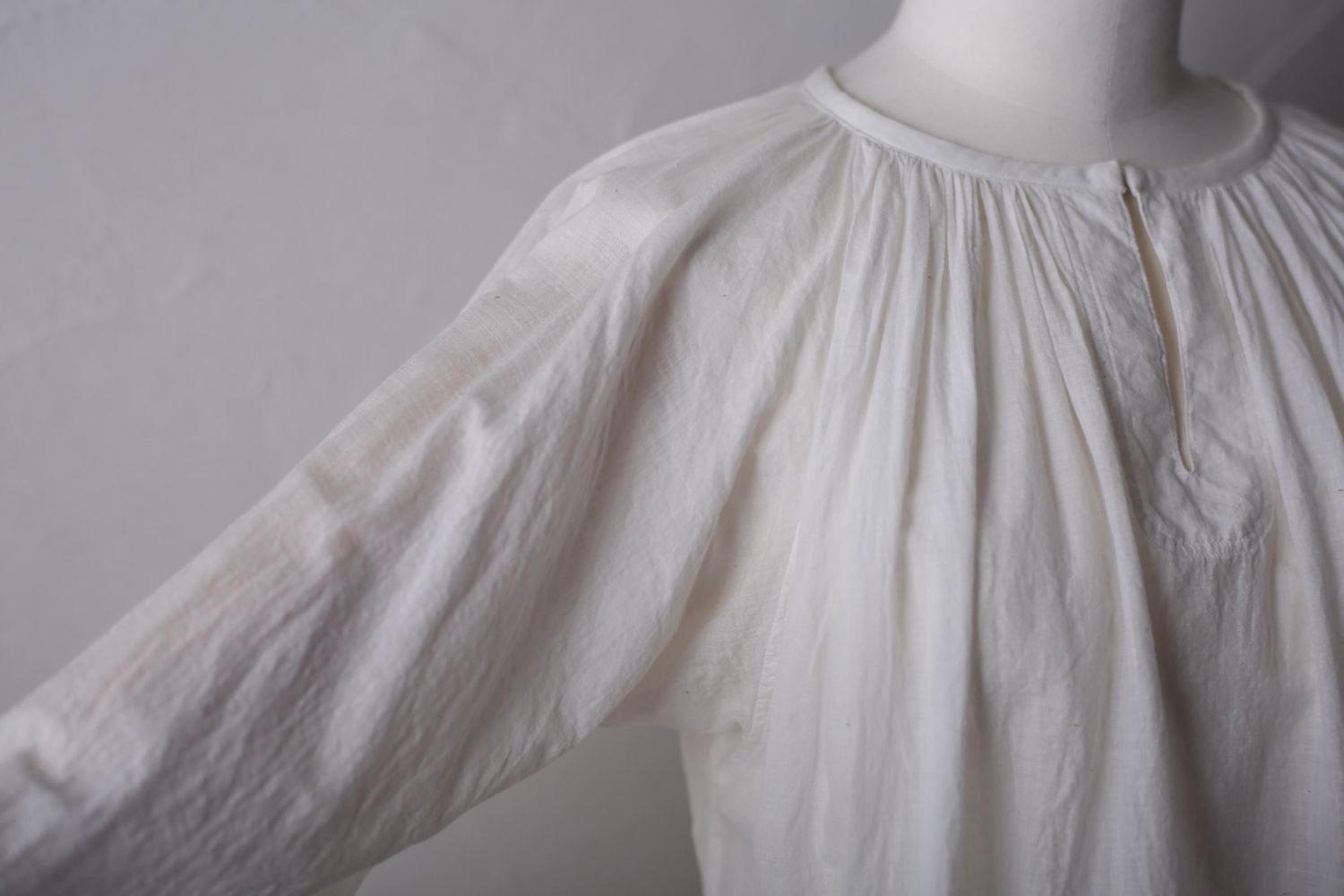 カディコットン 200カウントブラウス/Khadi cotton pullover blouse「オフ/Neutral」