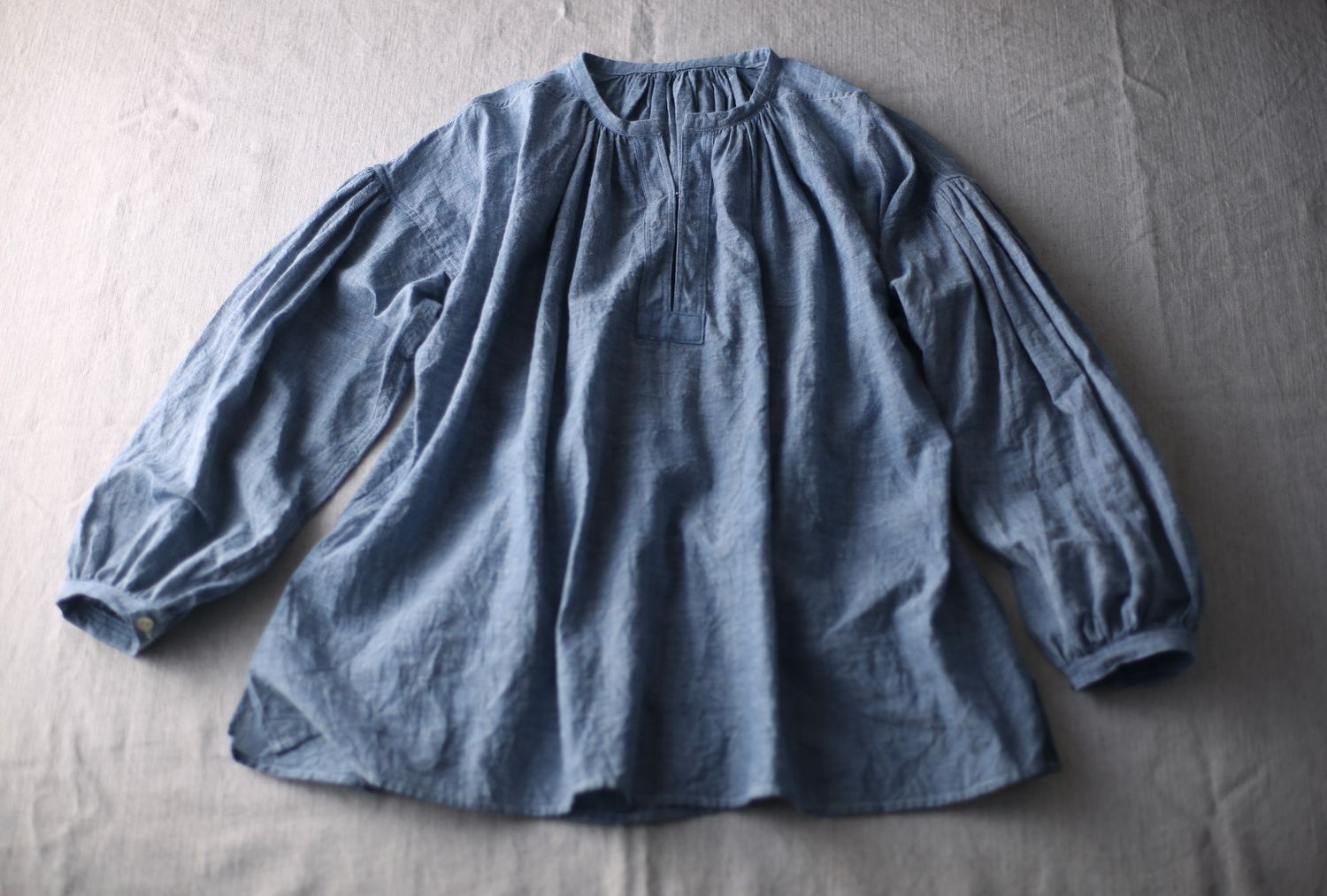 カディコットン カフタン風ブラウス/Khadi cotton pullover blouse「糸先染め 藍シャンブレー/Indigo chambray」