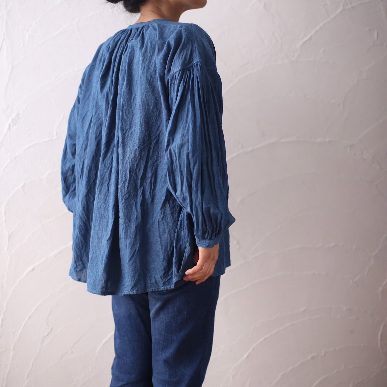 カディコットン カフタン風ブラウス/Khadi cotton pullover blouse「藍シャンブレー➕藍後染め/Indigo」