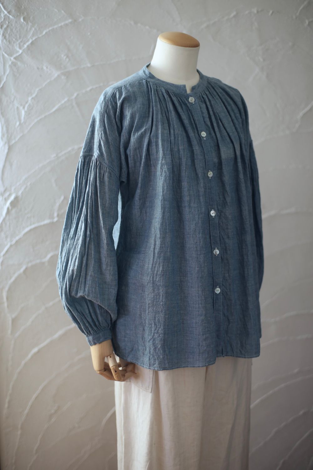 カディコットン 前ボタンブラウス khadi cotton blouse 「藍先染めシャンブレー/Indigo」