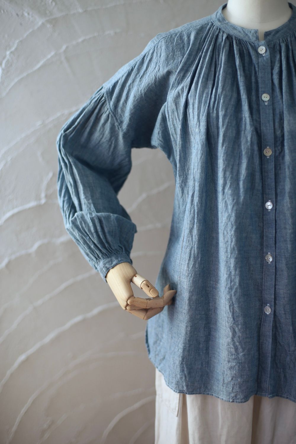 カディコットン 前ボタンブラウス khadi cotton blouse 「藍先染めシャンブレー/Indigo」