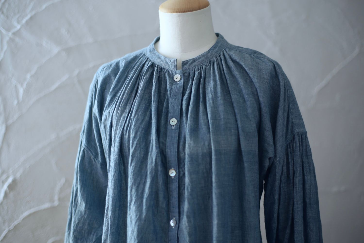 カディコットン 前ボタンブラウス khadi cotton blouse 「藍先染めシャンブレー/Indigo」