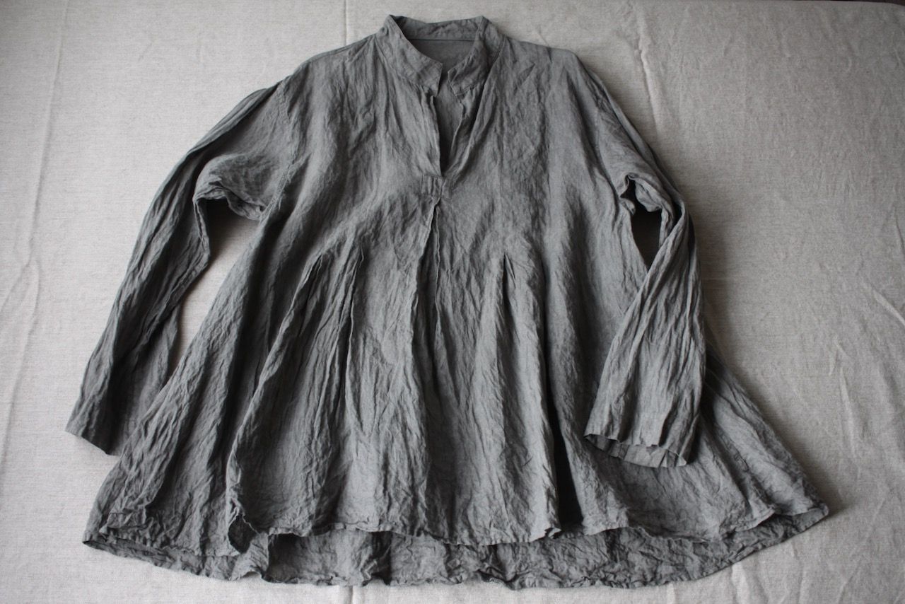 リネン プルオーバーブラウス Linen pull-over blouse「墨/Charcoal」