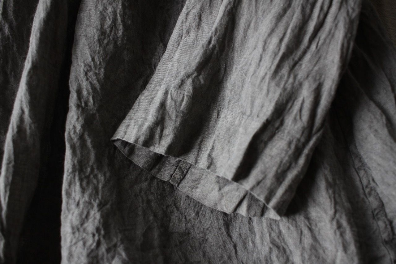 リネン プルオーバーブラウス Linen pull-over blouse「墨/Charcoal」