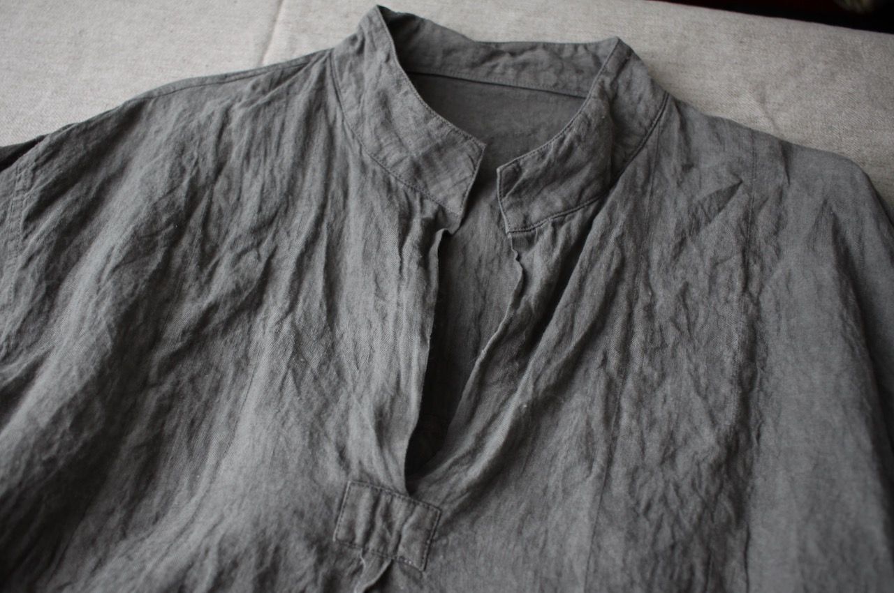 リネン プルオーバーブラウス Linen pull-over blouse「墨/Charcoal」