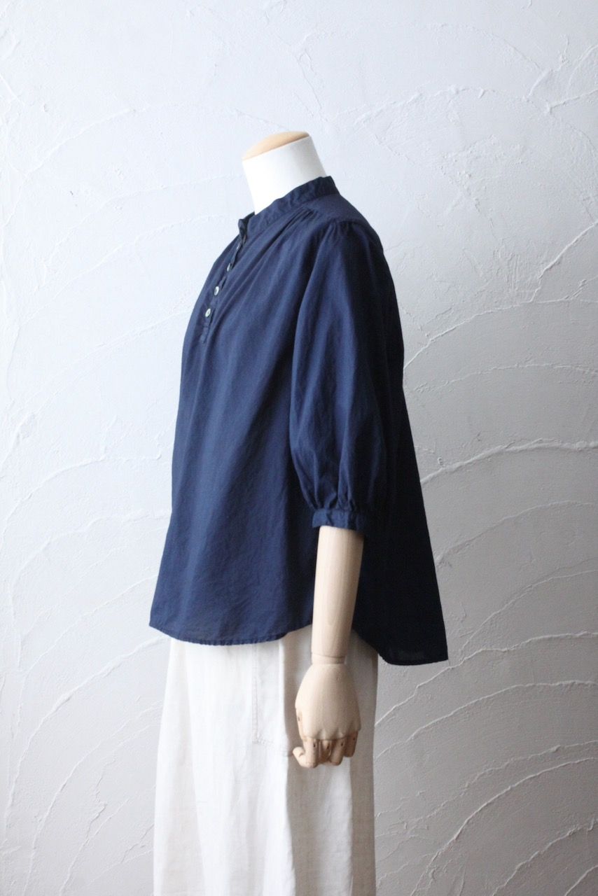 Organic cotton blouse. Color: Navy