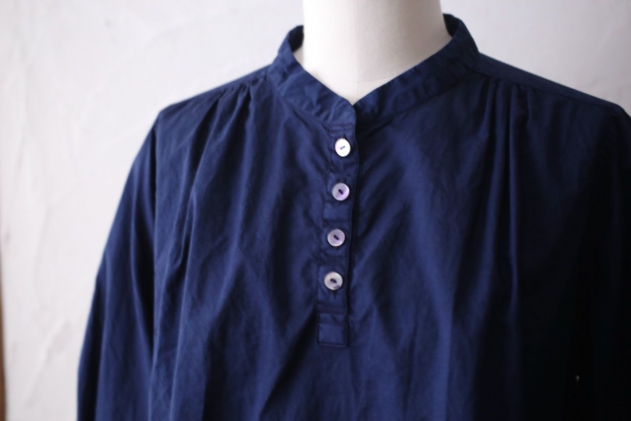 Organic cotton blouse. Color: Deep indigo