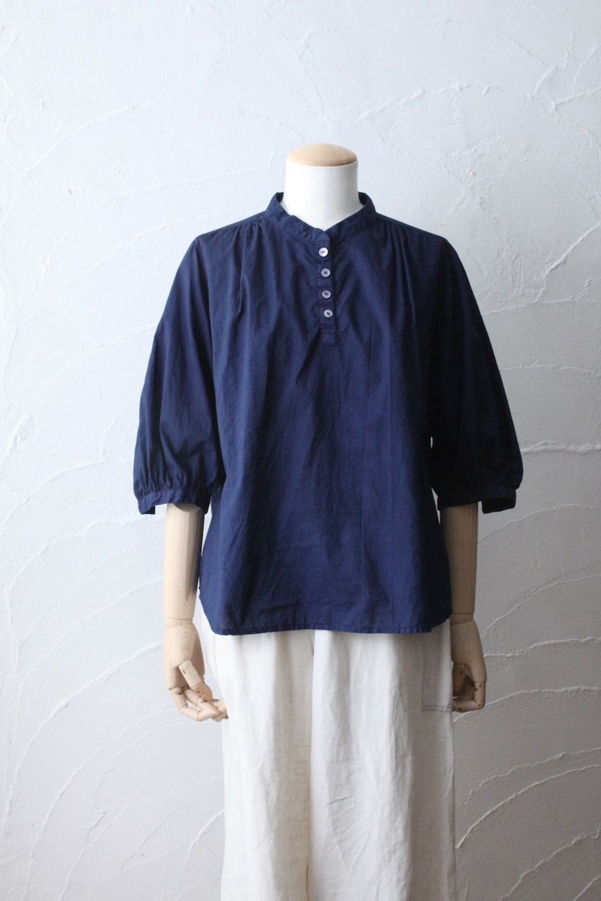 Organic cotton blouse. Color: Deep indigo