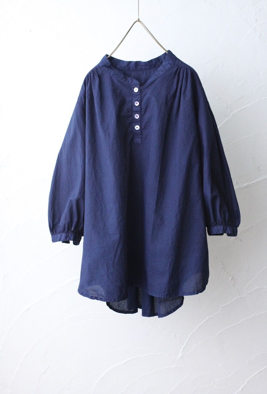 Organic cotton blouse. Color: Deep indigo